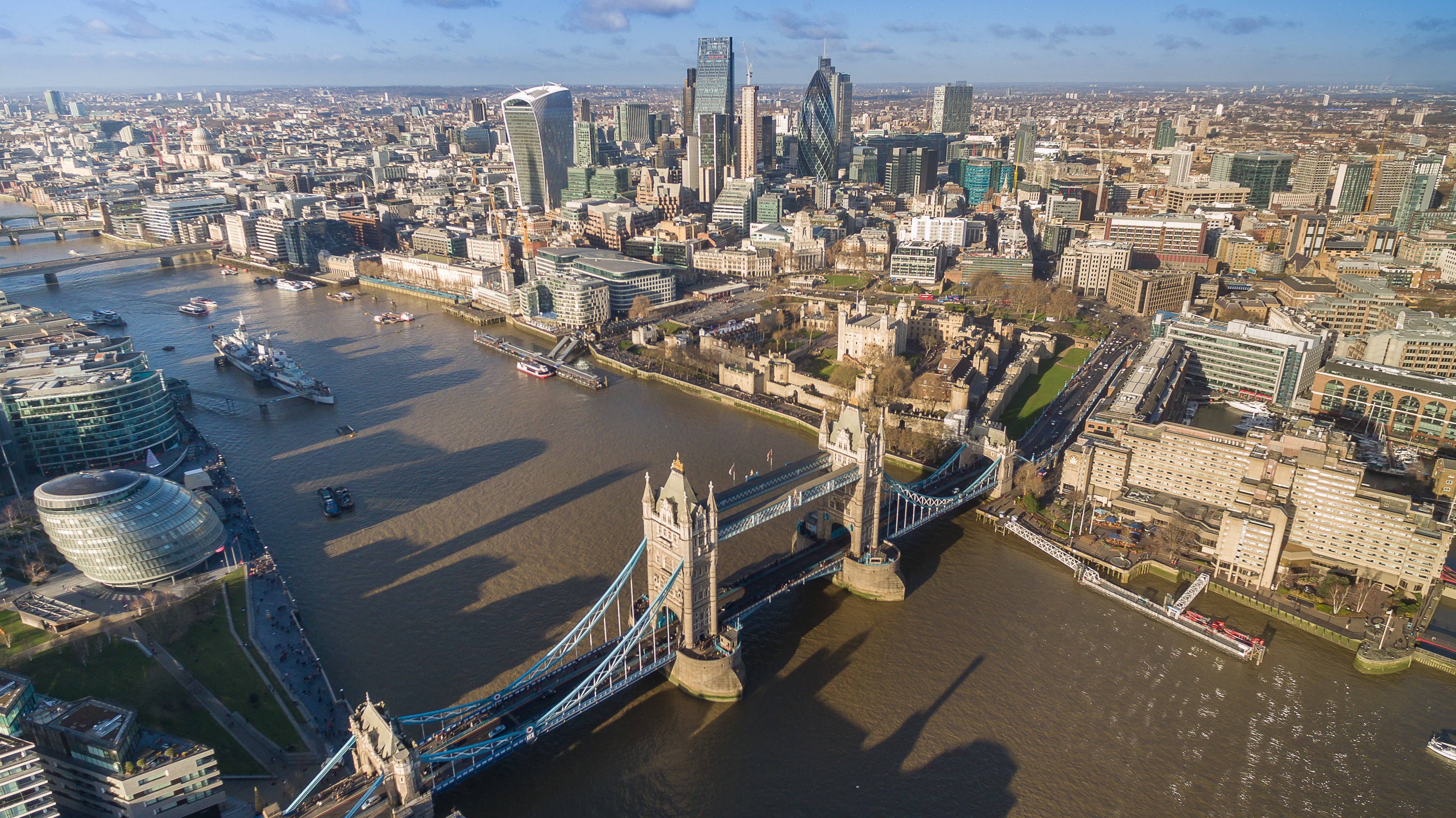 Berühmte Brücke aus dem 19. Jahrhundert in London